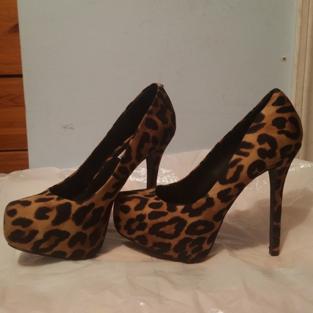 STEVE MADDEN Leopard Print Heels Size 7 - Picture 3 of 8